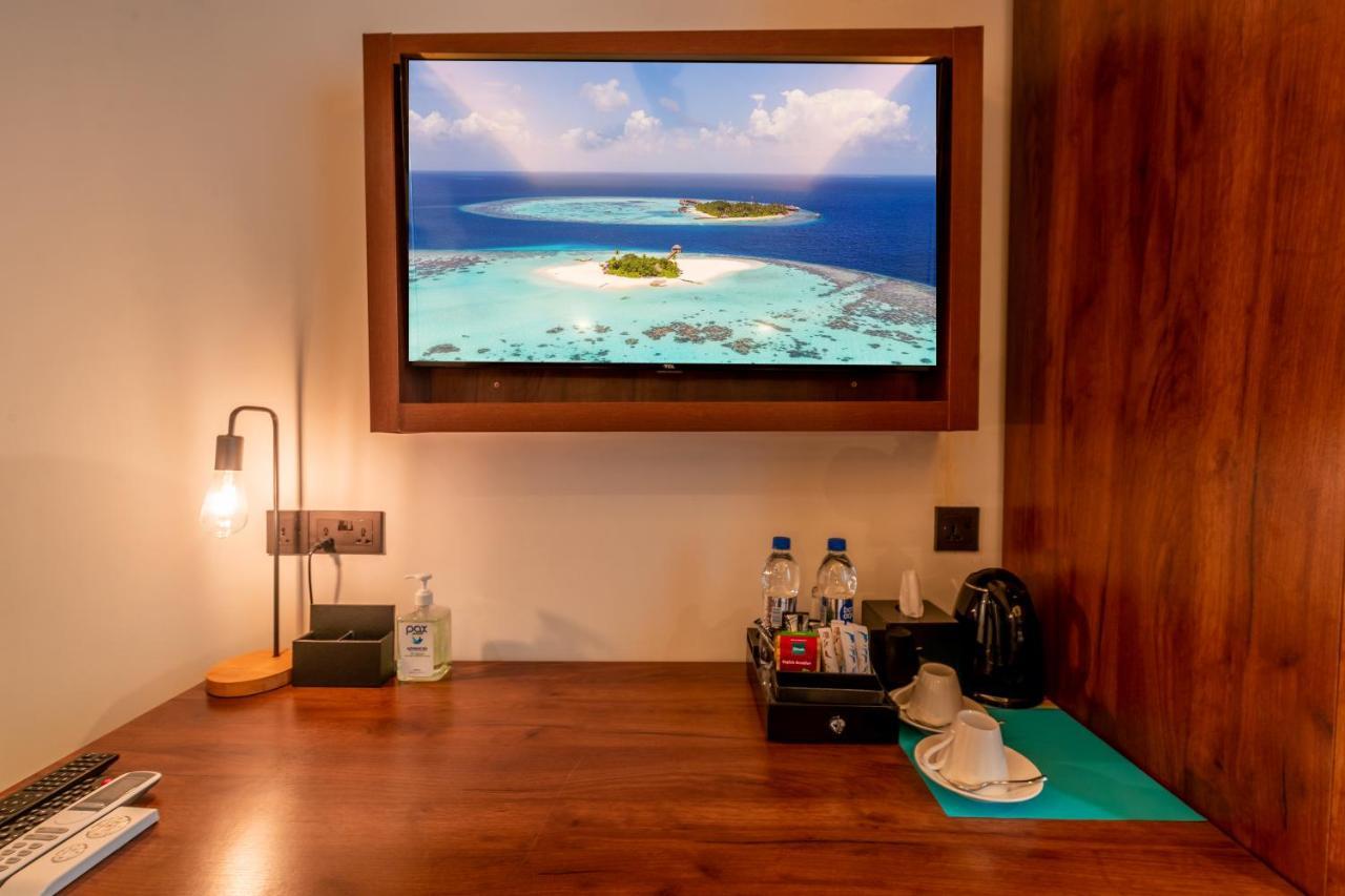 Chen Beach Inn Hulhumale Exteriör bild
