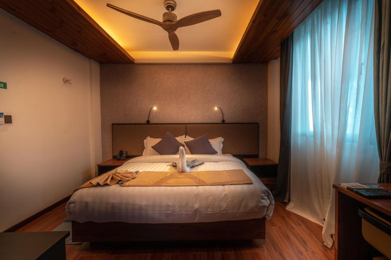 Chen Beach Inn Hulhumale Exteriör bild