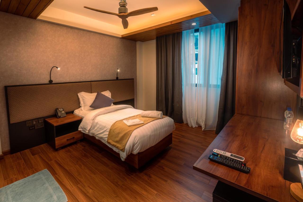 Chen Beach Inn Hulhumale Exteriör bild