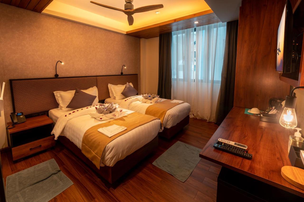 Chen Beach Inn Hulhumale Exteriör bild