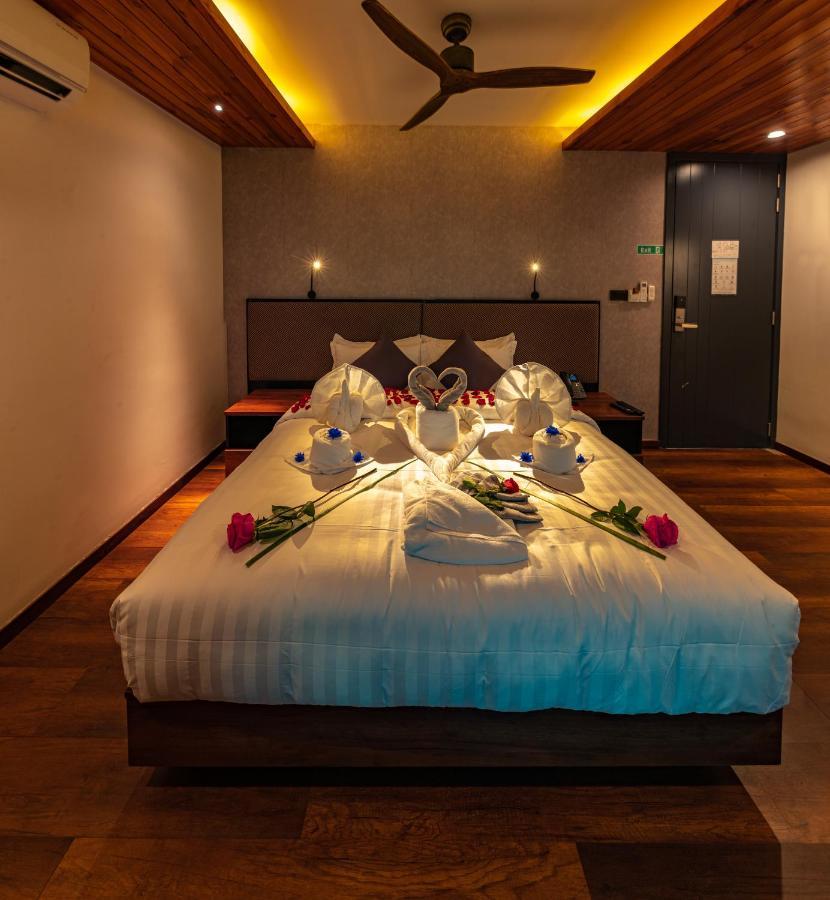 Chen Beach Inn Hulhumale Exteriör bild