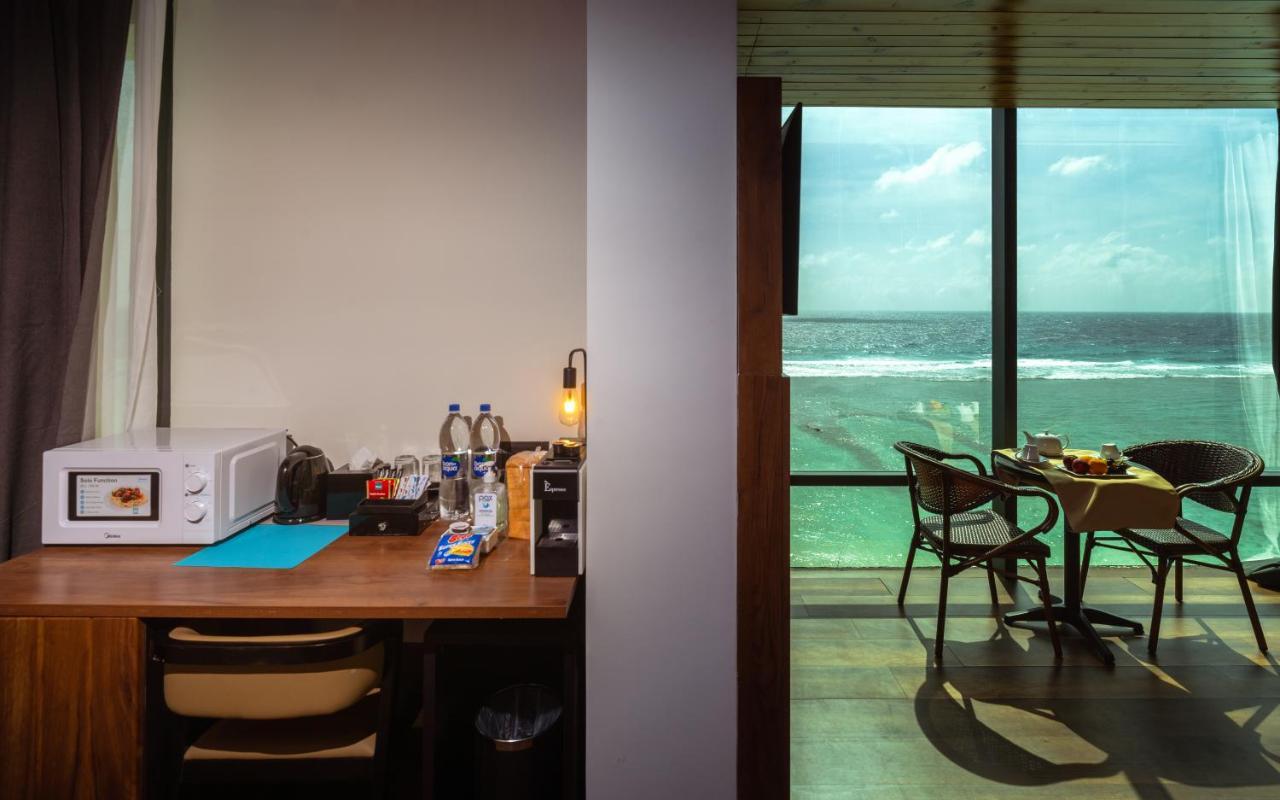 Chen Beach Inn Hulhumale Exteriör bild